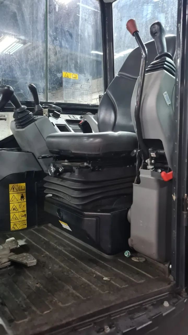 Miniescavadeira Marca Bobcat E35z 2022 1370h Ar-cond+est Aço - Foto 4