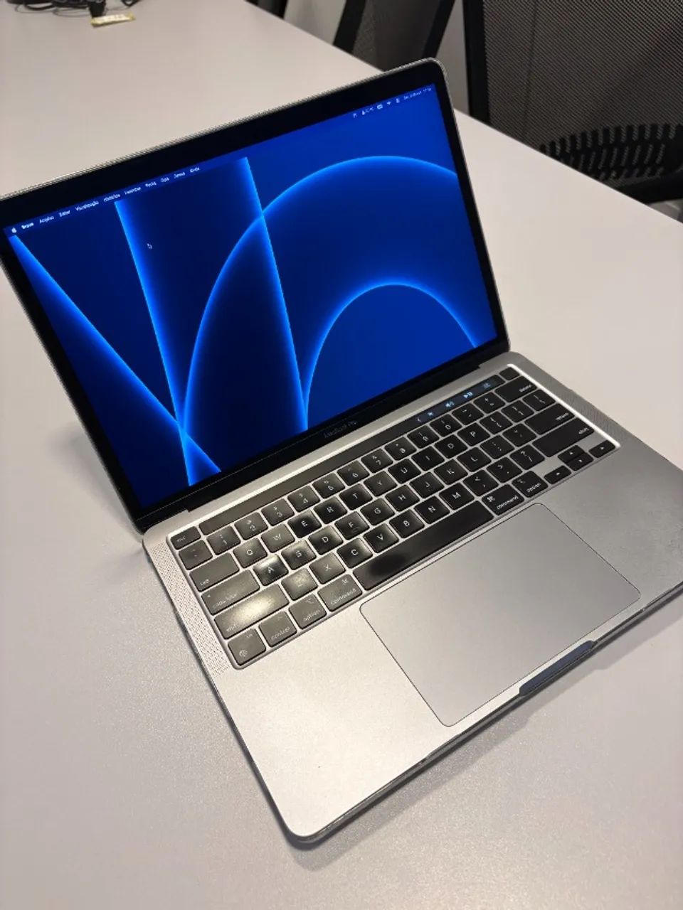 MacBook Pro 13" M2 com Touch Bar - 8GB RAM - 256GB - Foto 2