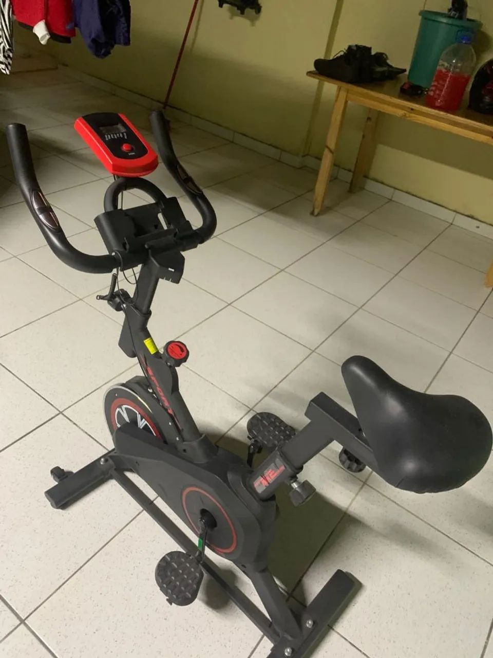 Bicicleta Ergométrica - Preto e Vermeho - Foto 2