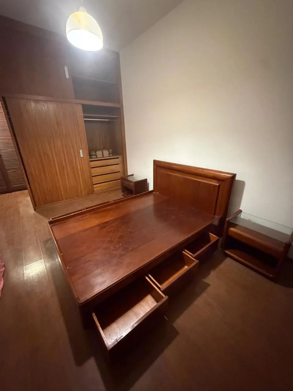 Cama, mesinhas e guarda roupa - Foto 3