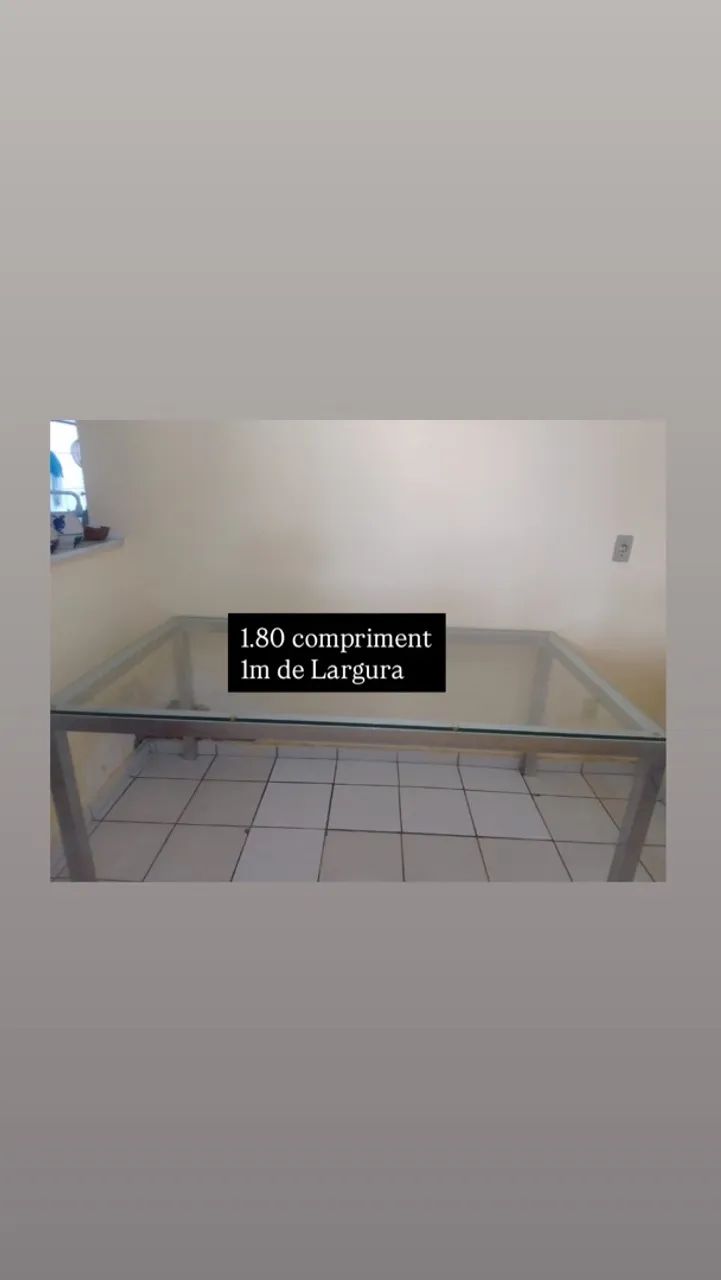 Linda mesa em inox com vidro