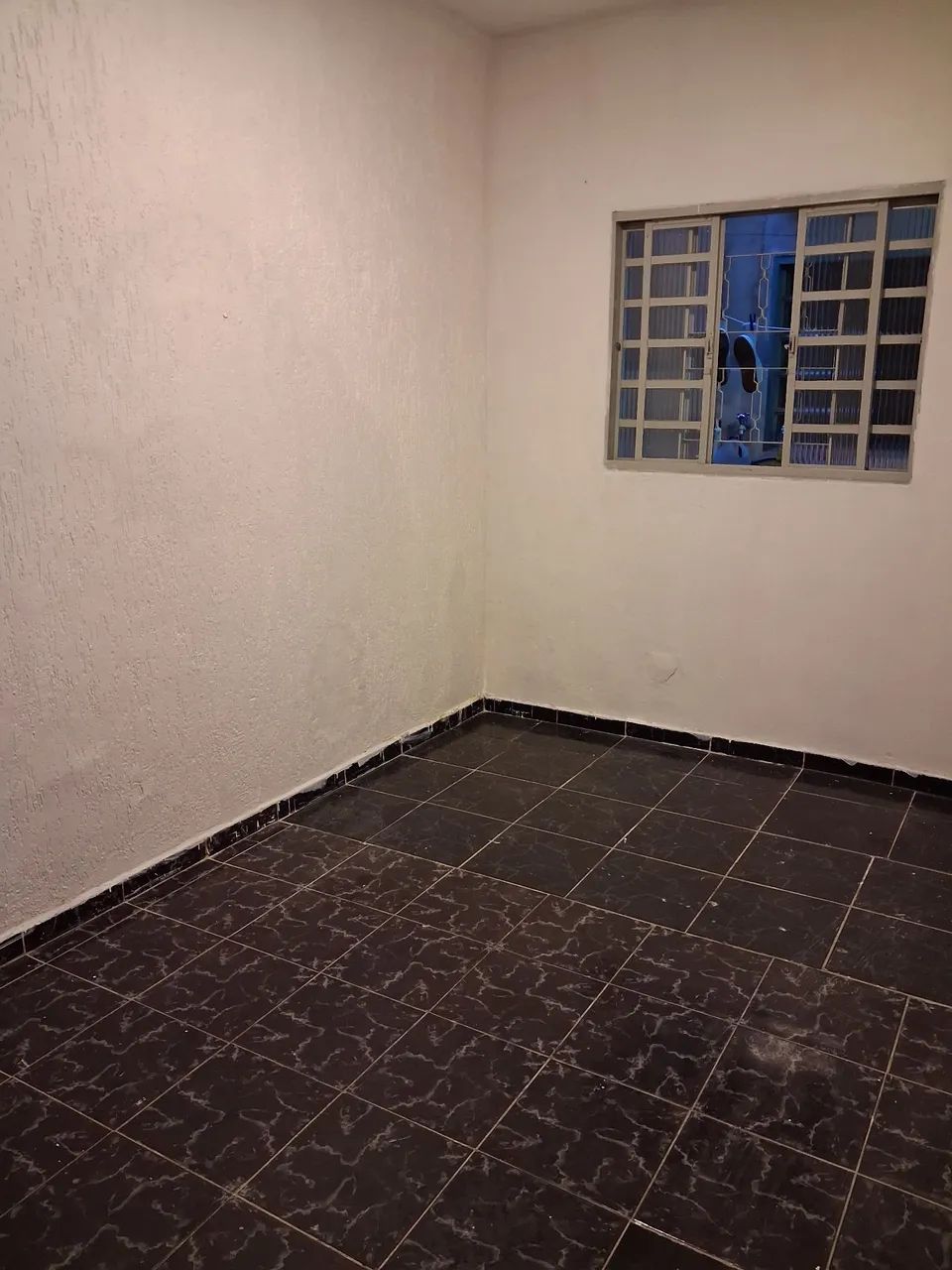 Alugo casa com  dois quartos na 104. Recanto das emas - Foto 2