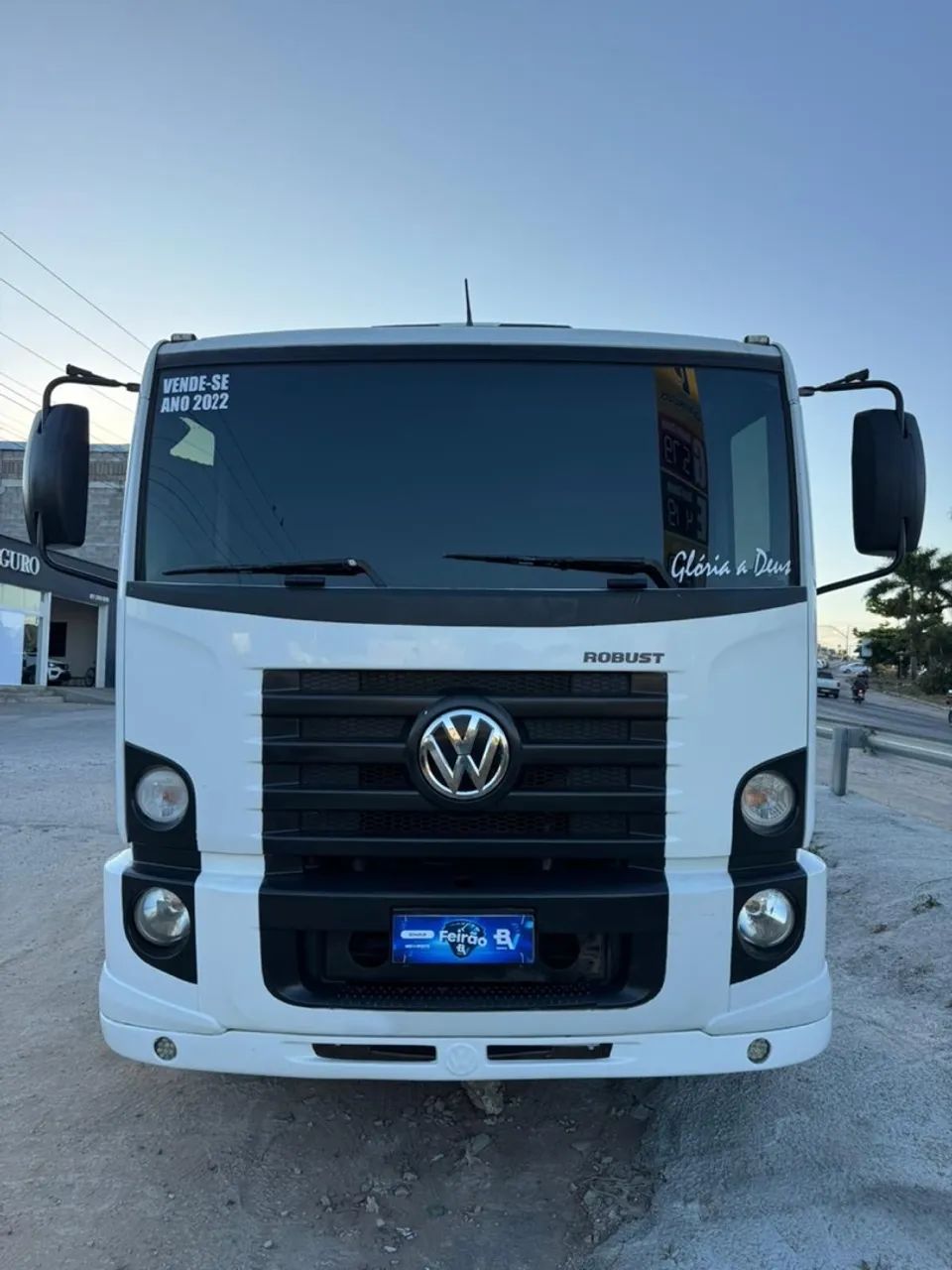 VENDE-SE CAMINHÃO 