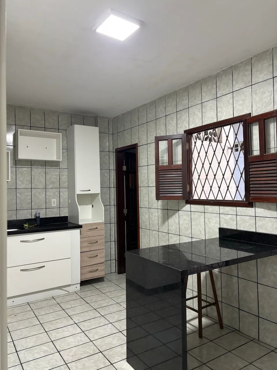 Alugo apartamento no centenário para moradia e comércio 