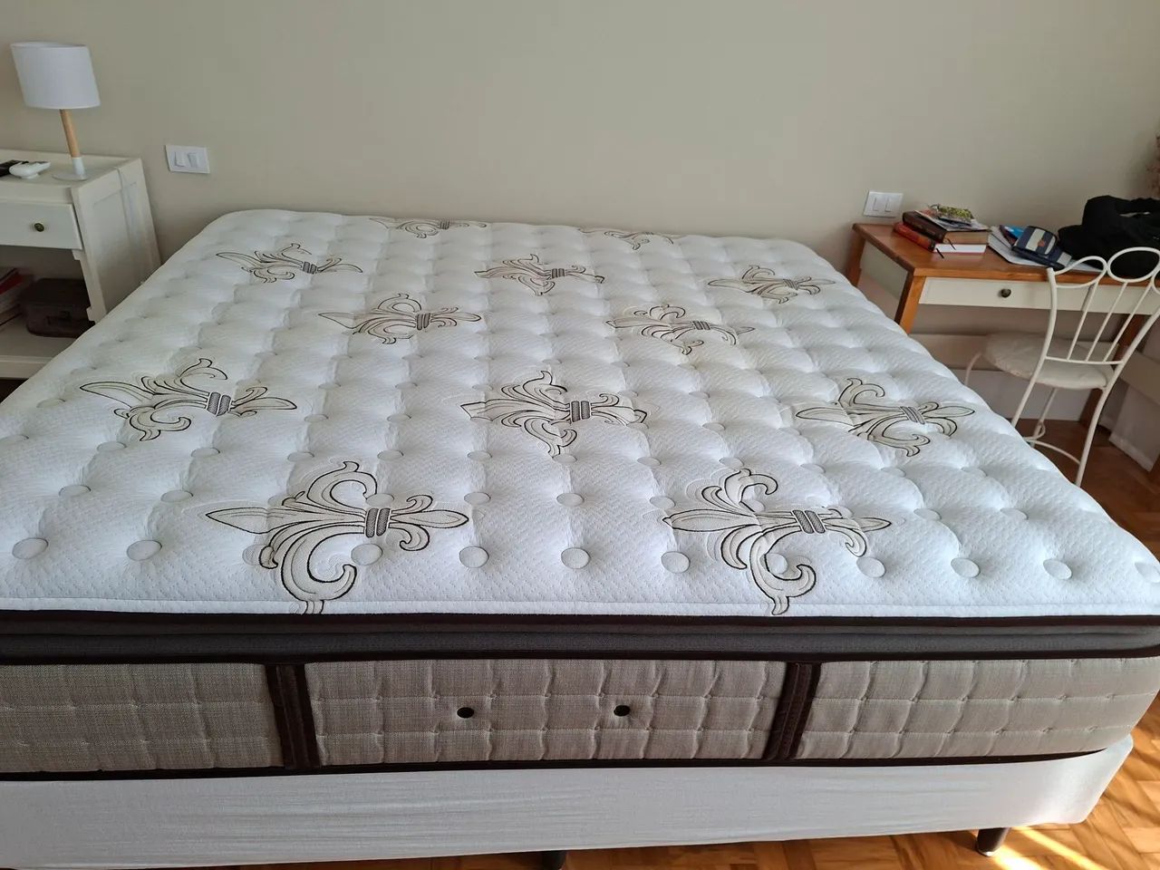 Cama king size Stearns & Foster