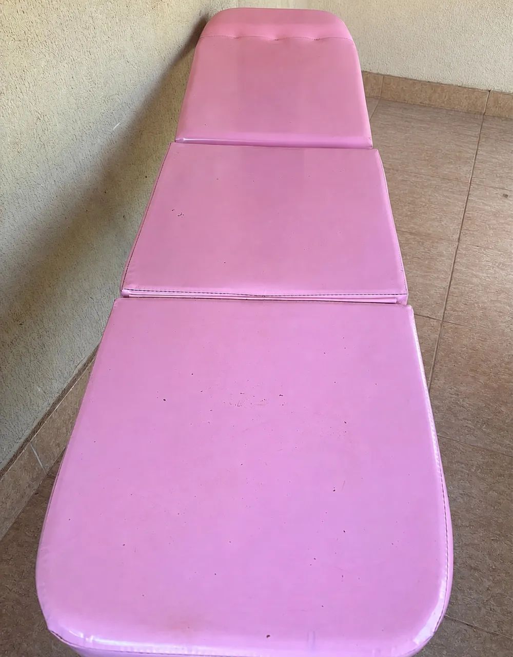 Vende se maca de estética 