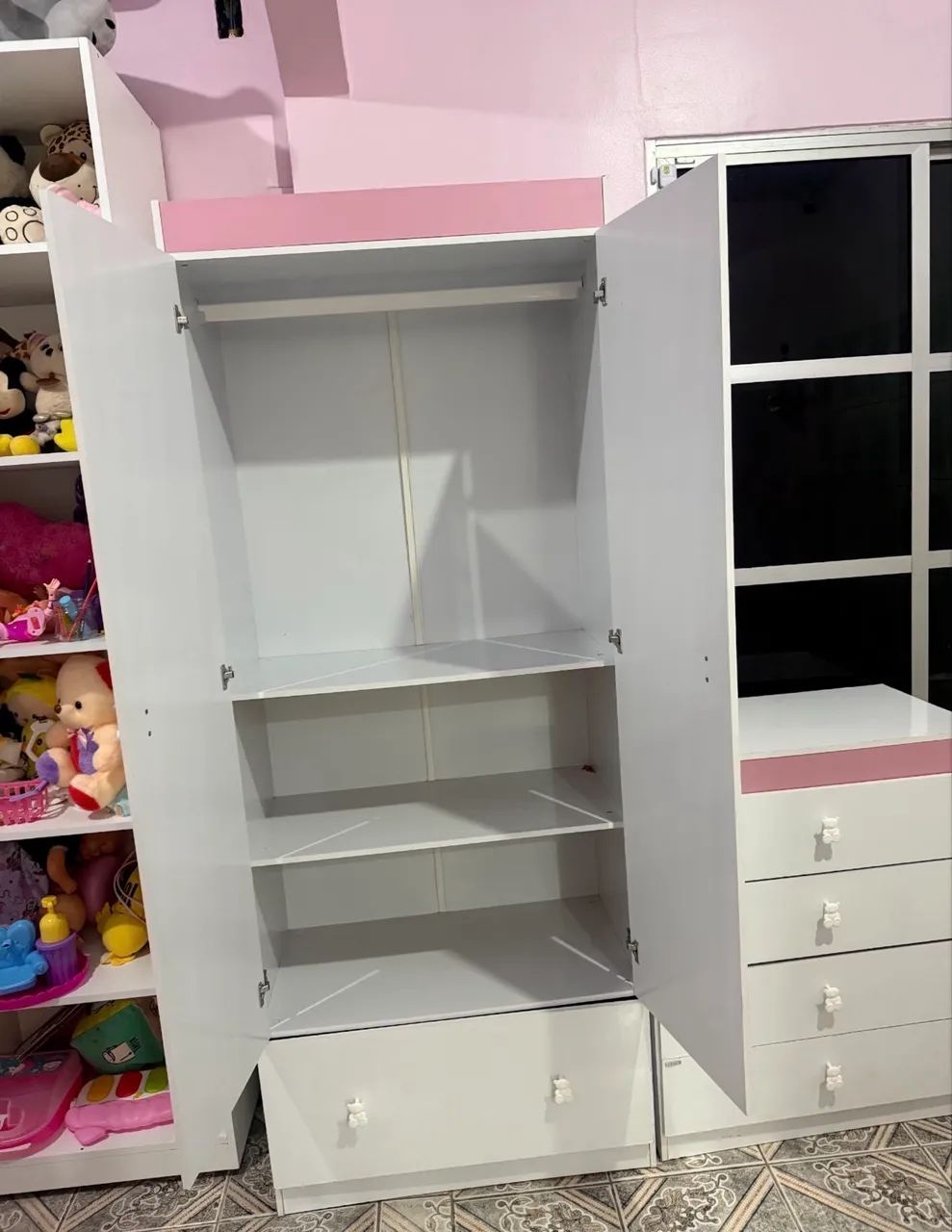 Vendo quartinho infantil completo com berço, guarda-roupa e cômoda  - Foto 2