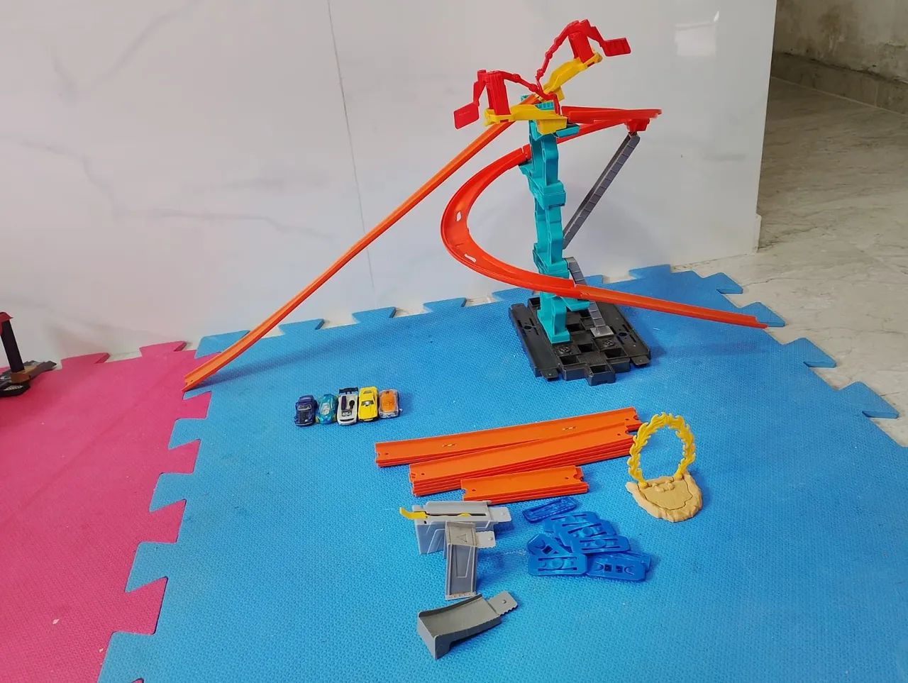 Pista hot wheels spiral sky - Foto 4