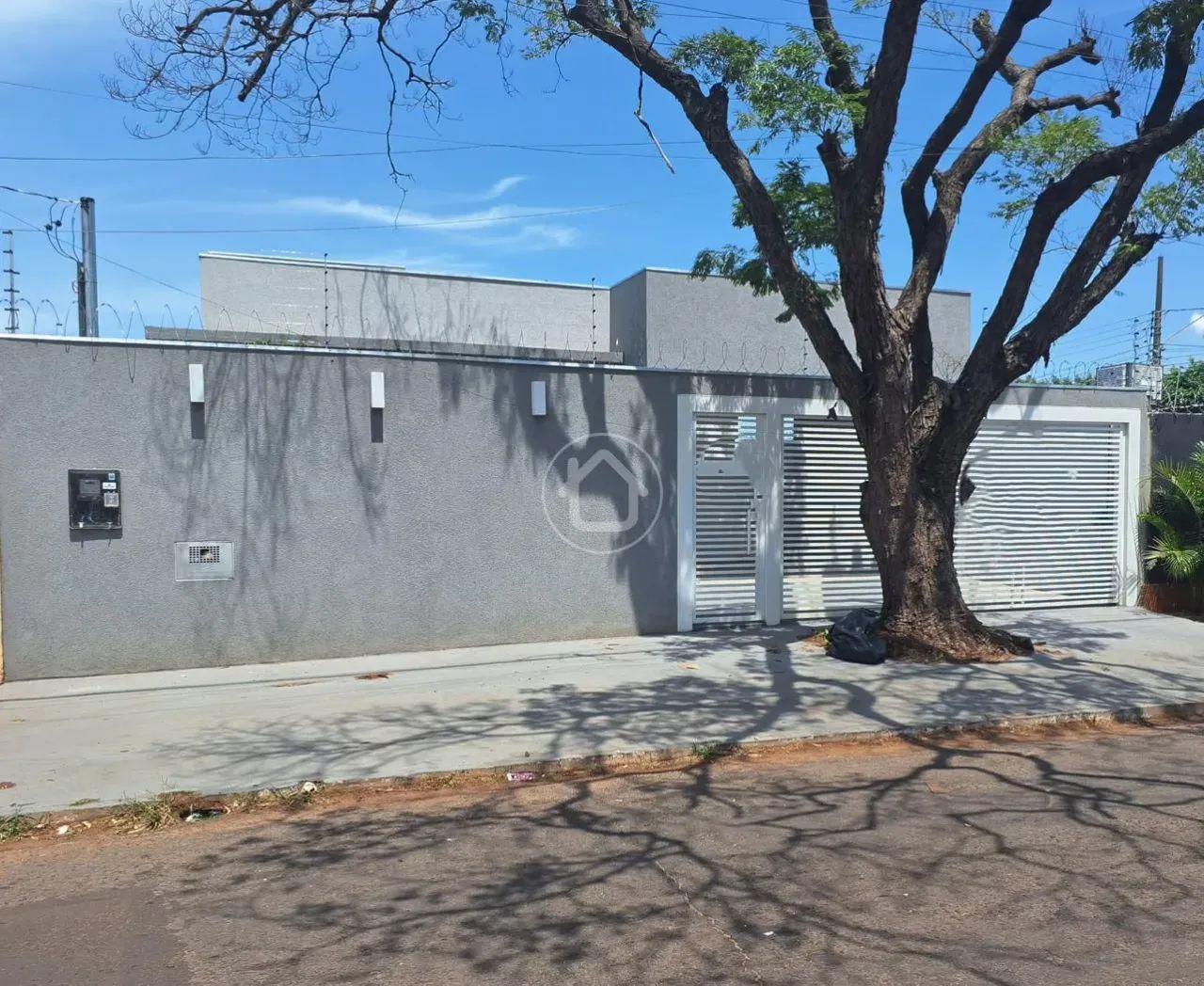 CASA NOVA NO TIRADENTES COM PROJETO DIFERENCIADO