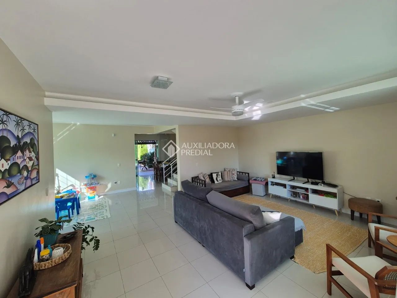 Casa ampla com 4 dormitórios, sendo 2 suítes, em excelente localização no Itacorubi - Foto 2