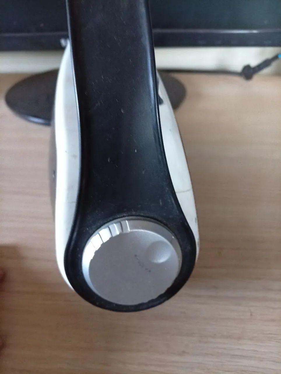 Caixa de som Bluetooth com rádio FM e lanterna com defeito  - Foto 4