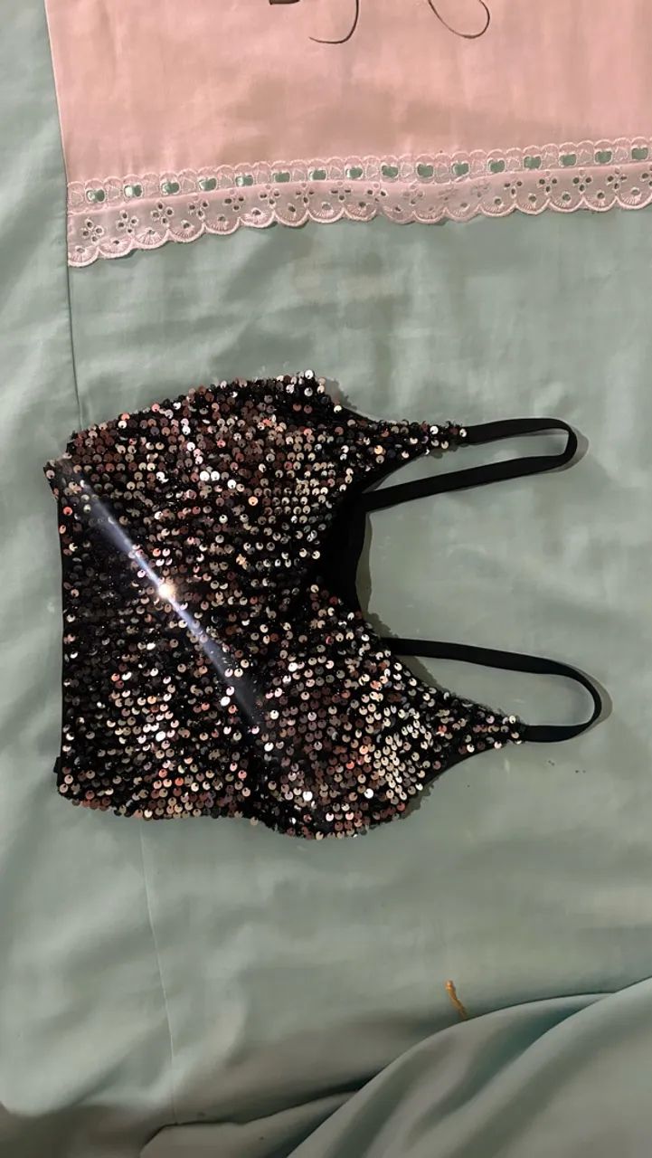 Blusinha brilhosa de longe  - Foto 3
