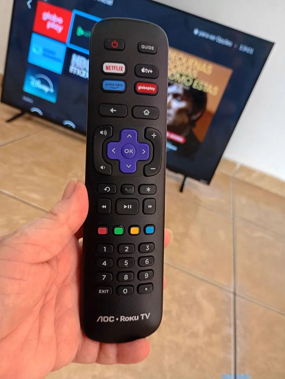 Vendo essa tv da AOC Roku 43 polegadas smart  - Foto 2