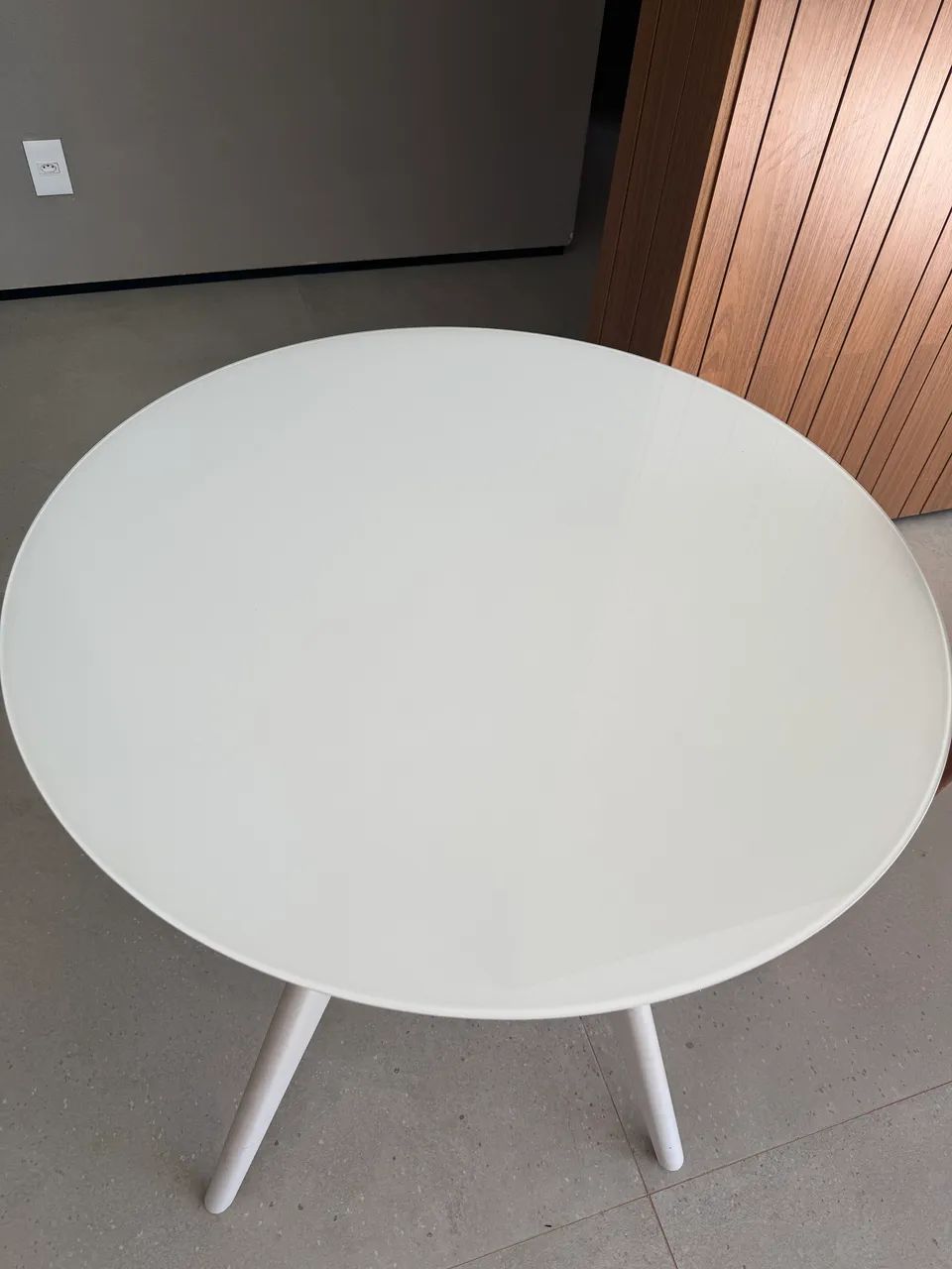 Mesa lateral laqueada impecável  - Foto 4