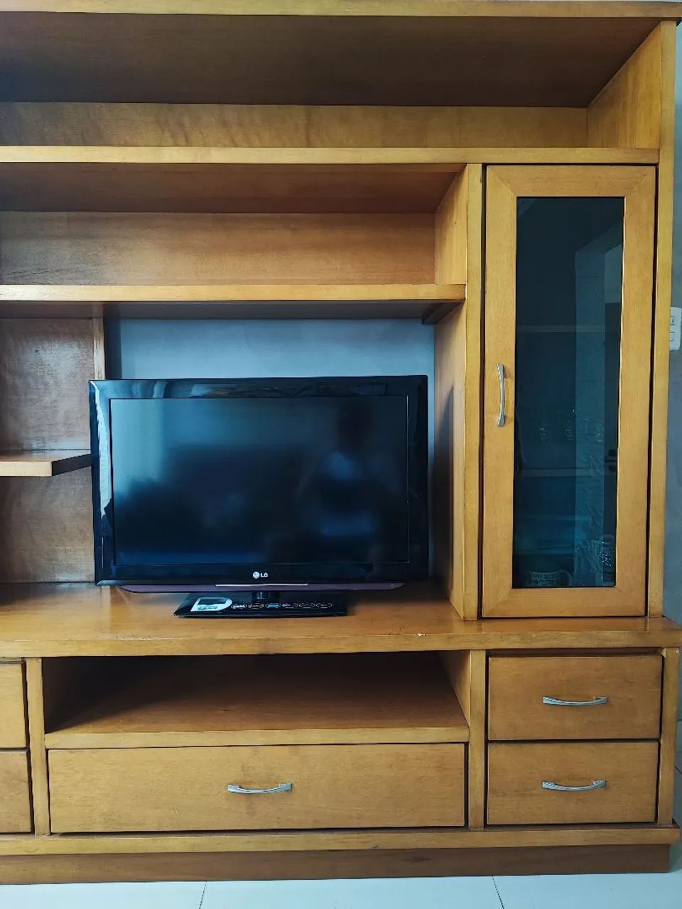 Rack de madeira com armários e gavetas para televisão e sala  - Foto 3
