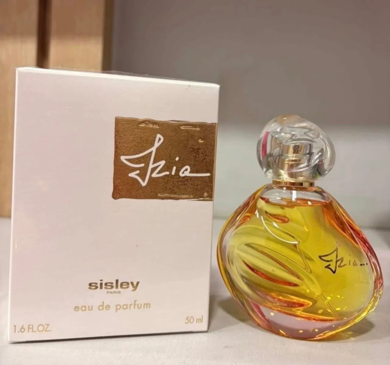 Perfume Sisley Izia - Beleza e Cuidados Pessoais - Jardim Brasília