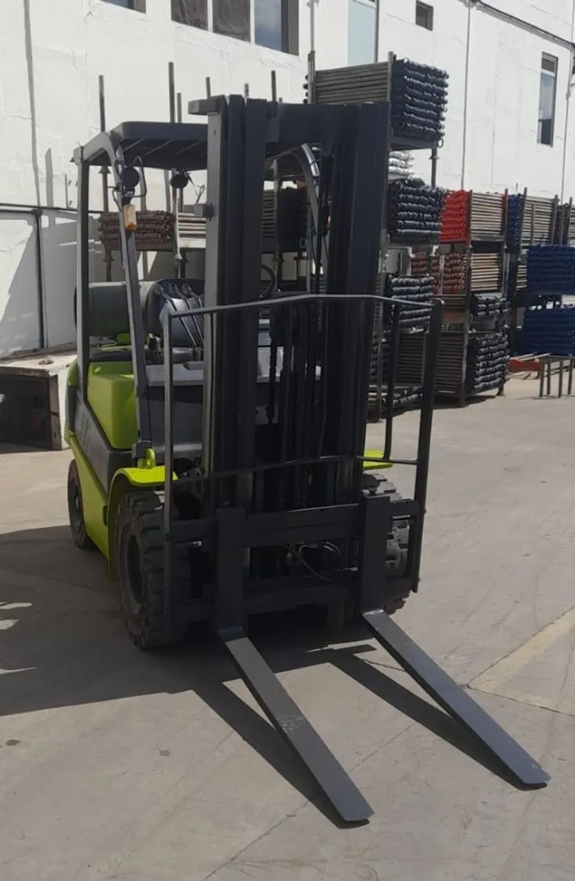 Empilhadeira Clarck C-25 - 2011 - Foto 2