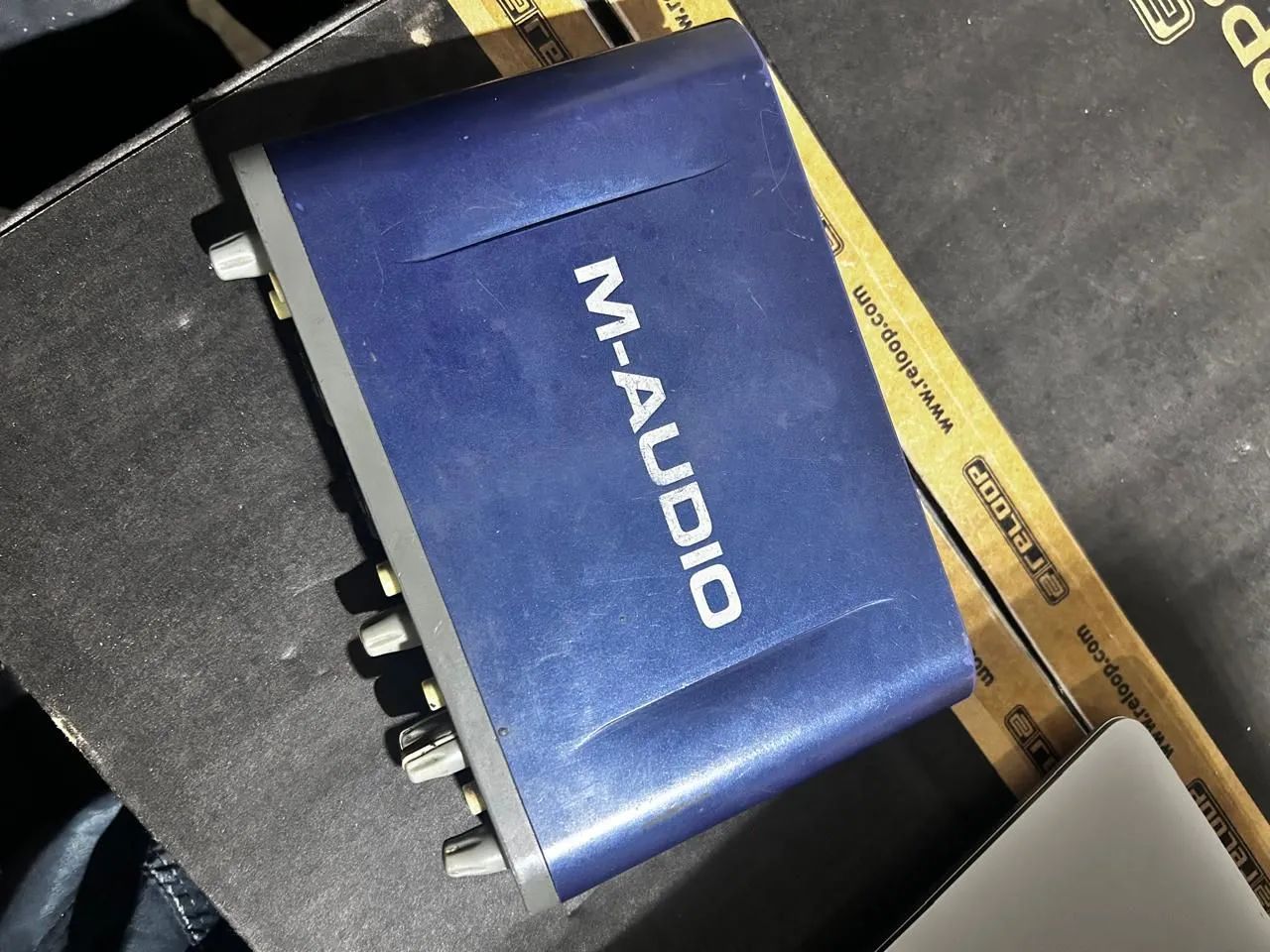 Interface/Placa de Áudio: M-Audio Fast Track Pro - USB MIDI