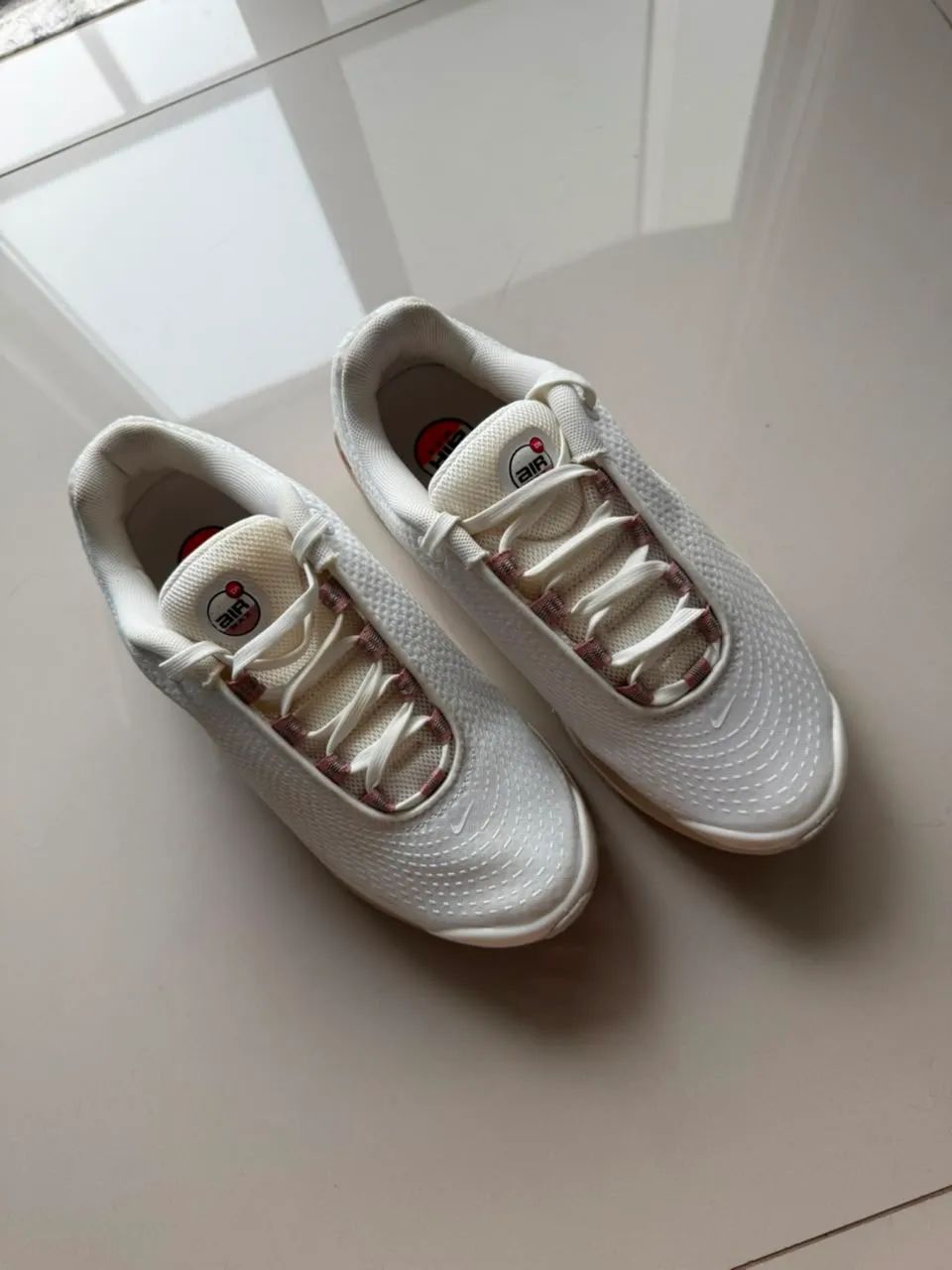 Nike Air Max DN - Tamanho: 35 - Branco e Rosa - Foto 2