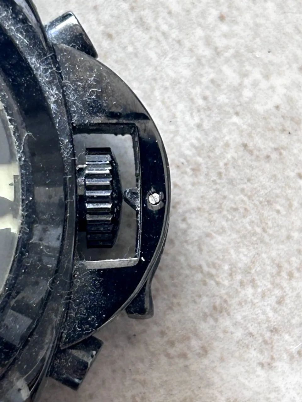 Relógio analógico redondo preto com pulseira de couro marrom da marca MEGIR® - Foto 4