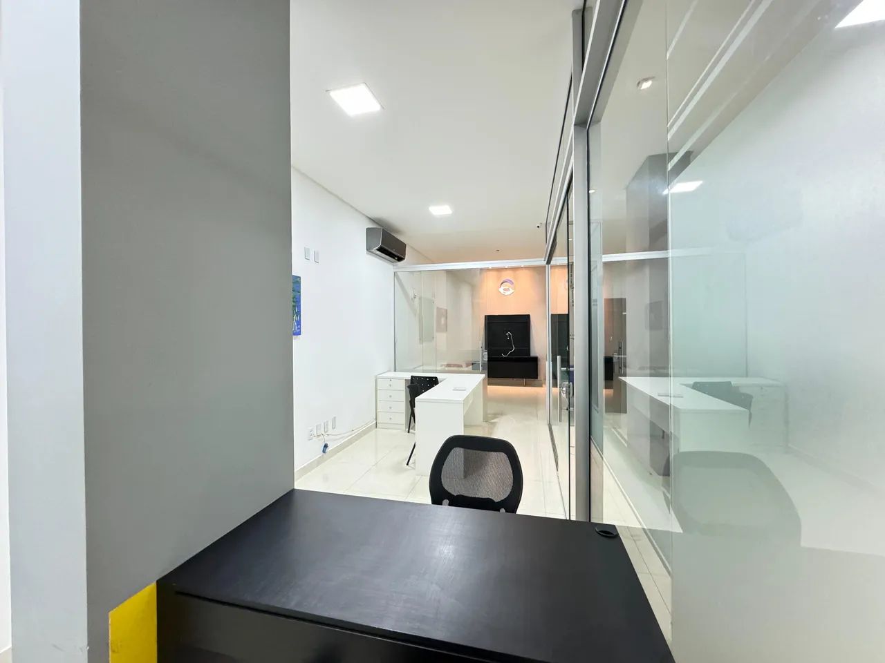 Sala comercial - localizado em Itapema / Meia Praia REF: DW650166