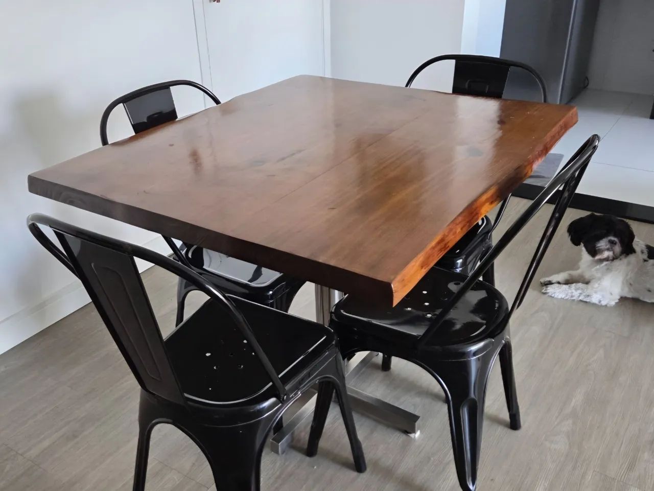 Mesa madeira maciça estilo industrial (SEM CADEIRAS)