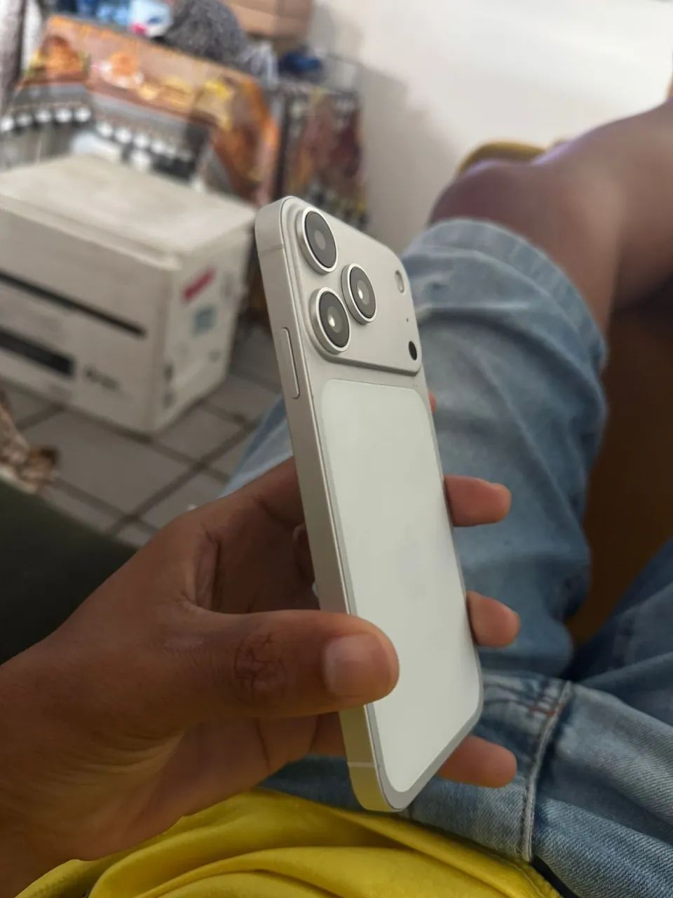 Vendo iPhone XR na carcaça do 17 pro  - Foto 3