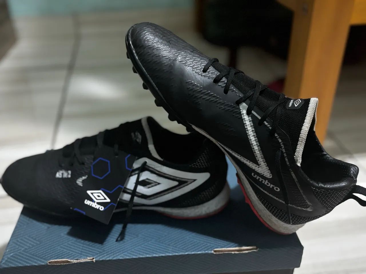 Chuteira Umbro Astro