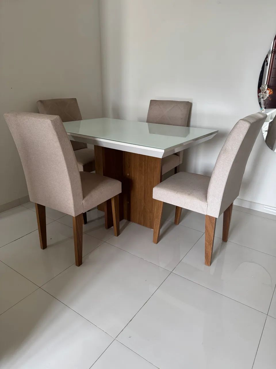 Mesa com 4 cadeiras  - Foto 3