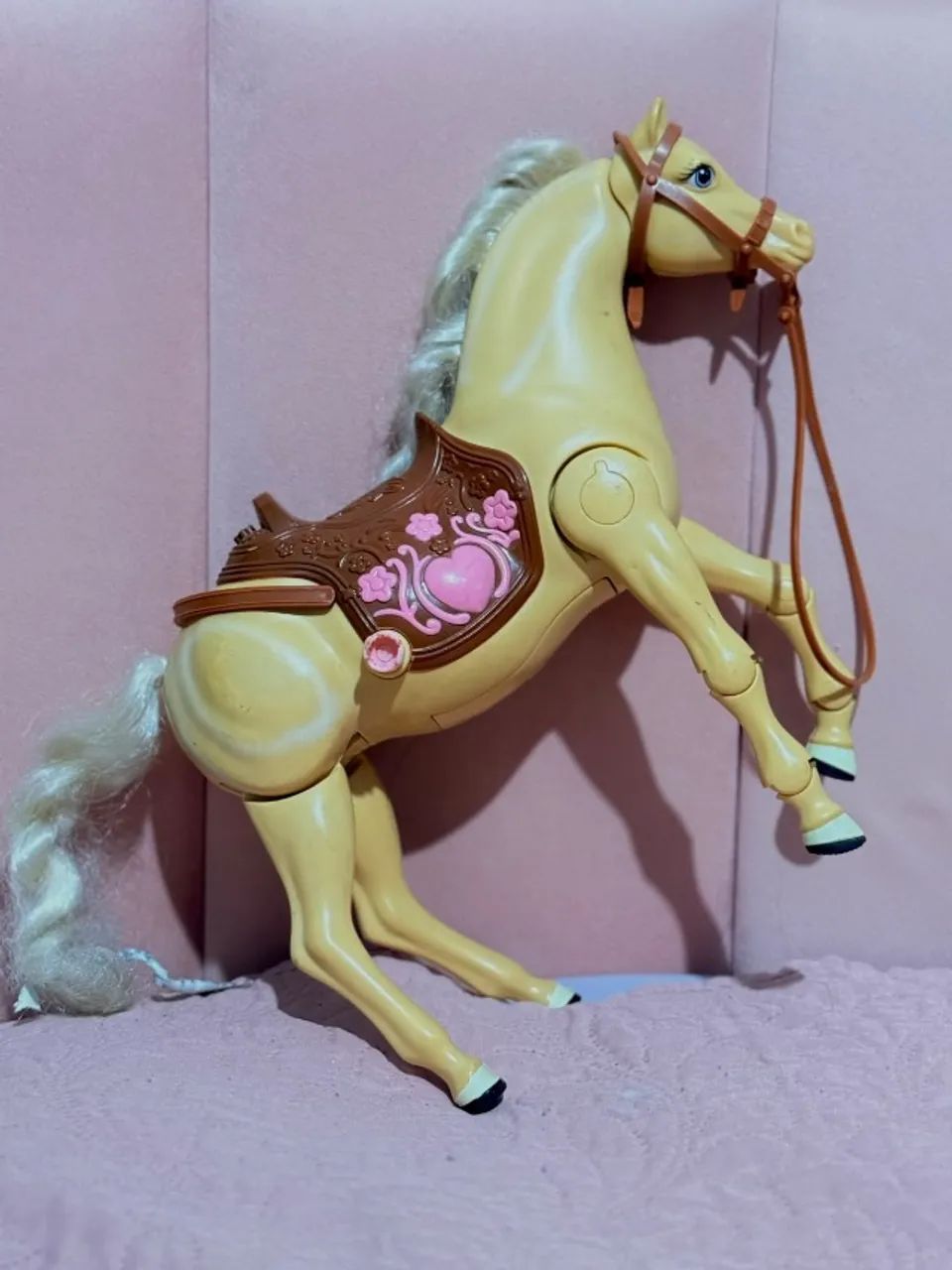 Cavalo Boneca Barbie Tawny e pônei anda de verdade - Foto 3