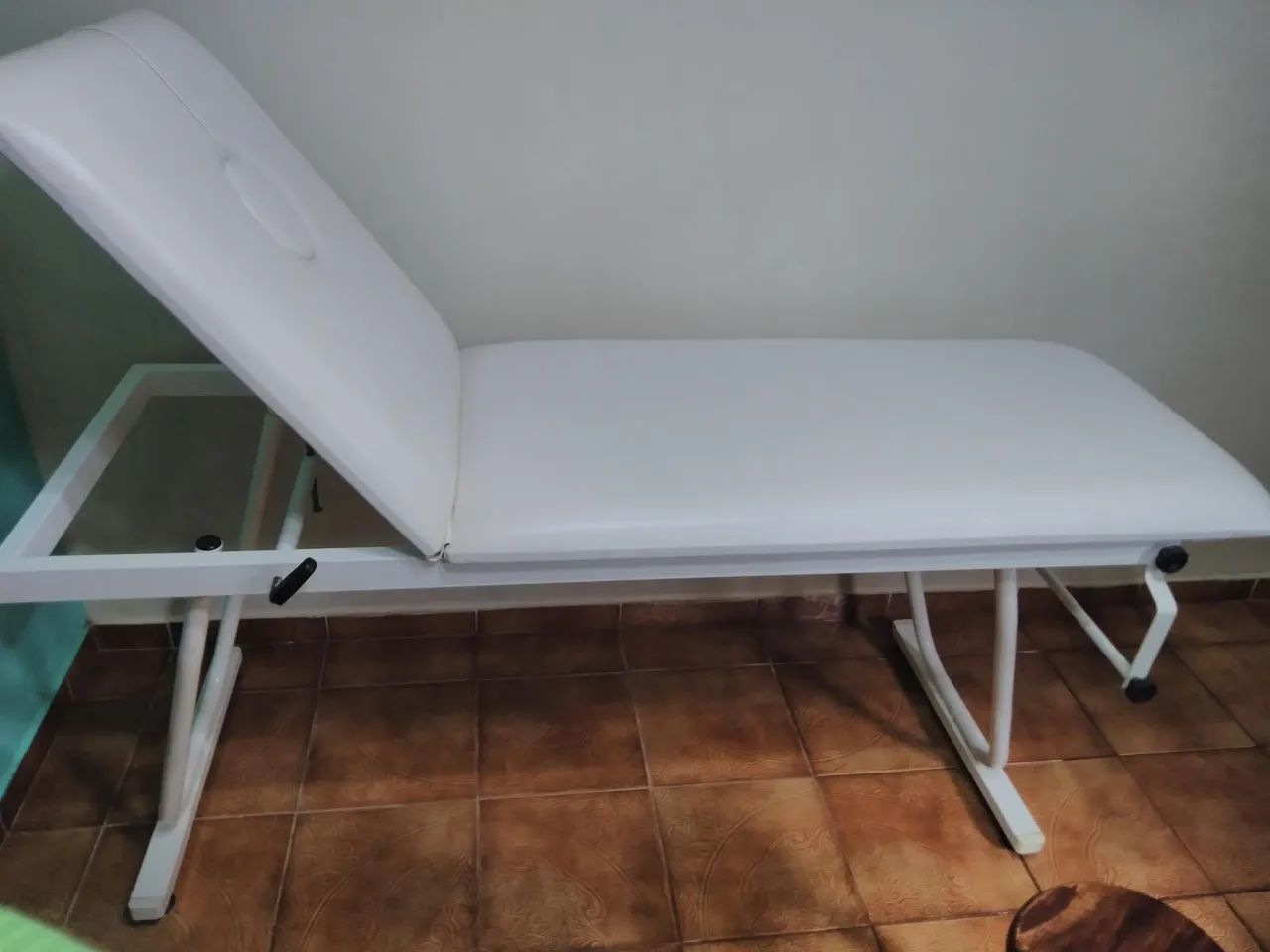 Maca de estética e massagem + escada 