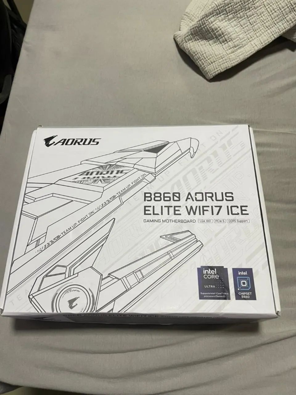 Vendo placa mãe gigabyte AM5 nova, B860 aorus elite wifi7 ice de chipset intel. Apenas ven
