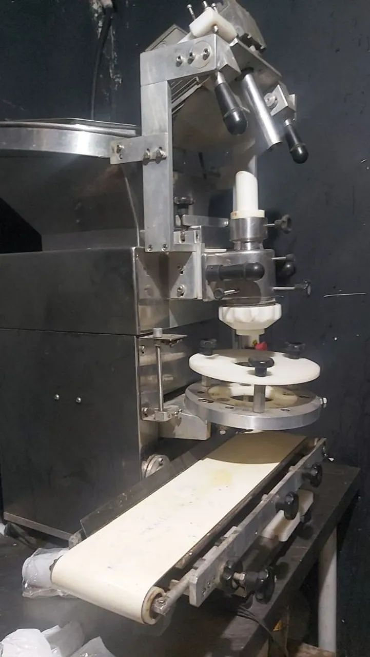 Vendo máquina de fazer salgados industrial  - Foto 3