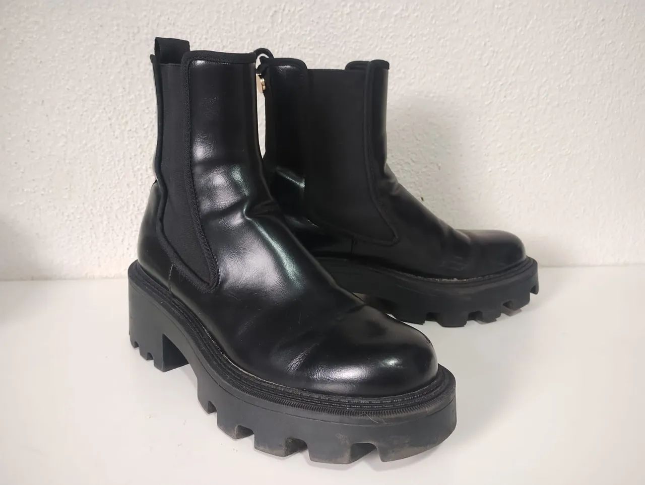 Bota Chelsea Zara modelo feminino tamanho 39