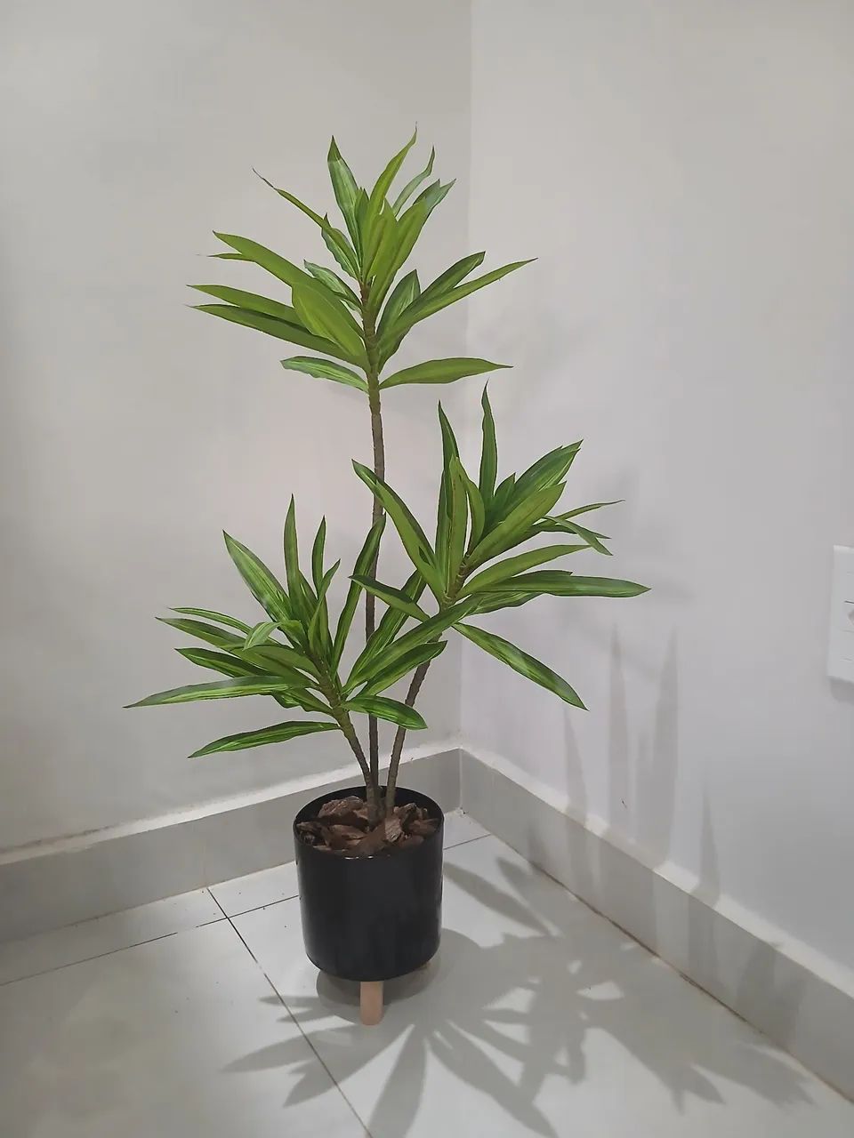 Vaso com planta artificial Yucca  para decoração  - Foto 4