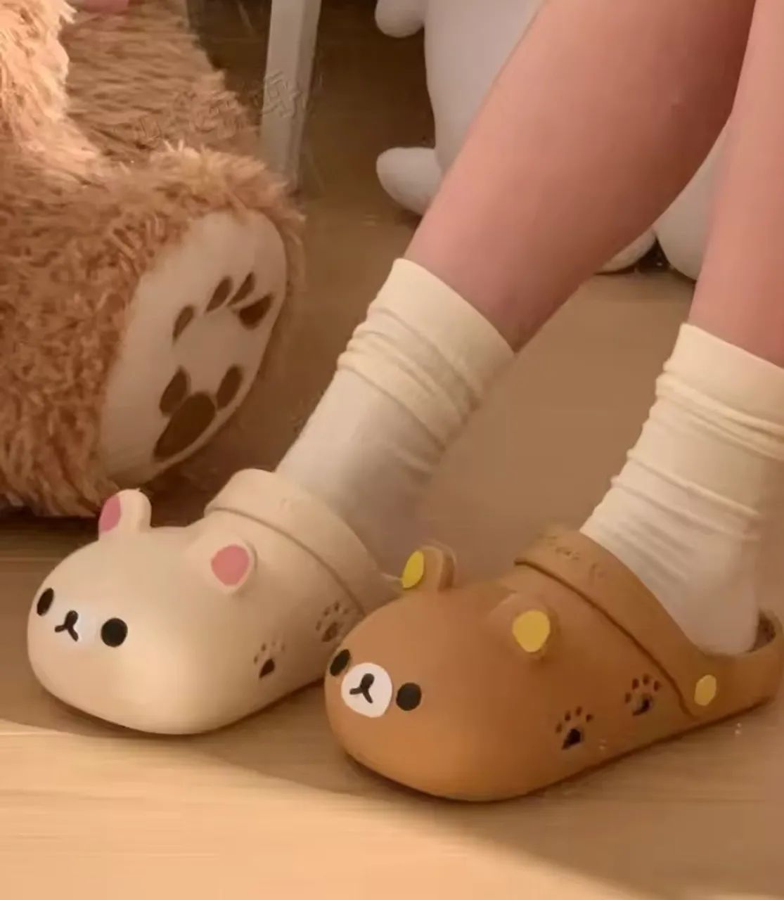 Sandália tipo crocs Rilakkuma urso marrom 36/37 - Foto 2