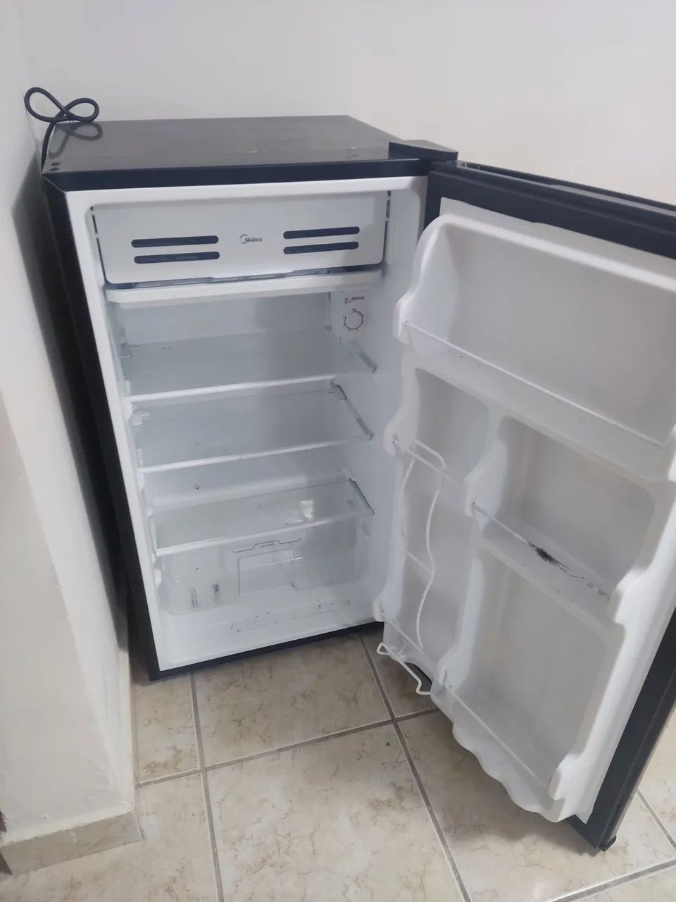 Frigobar Midea 124L preto - Foto 5