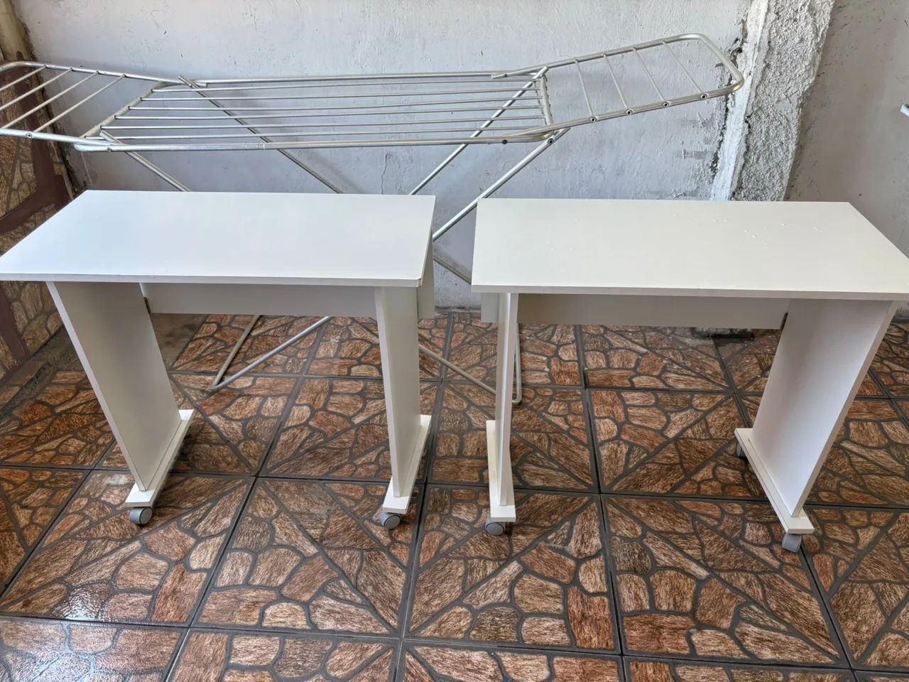 Conjunto Duas Mesas Brancas Dobráveis Em Ótimo Estado496352878479943681