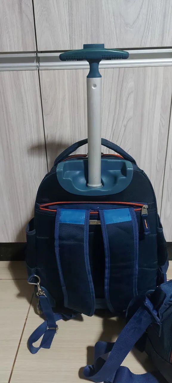 Mala com rodinhas e bolsa térmica.  - Foto 4