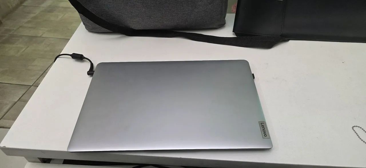 Notebook Lenovo i3 1215U 12GB RAM 238GB HD