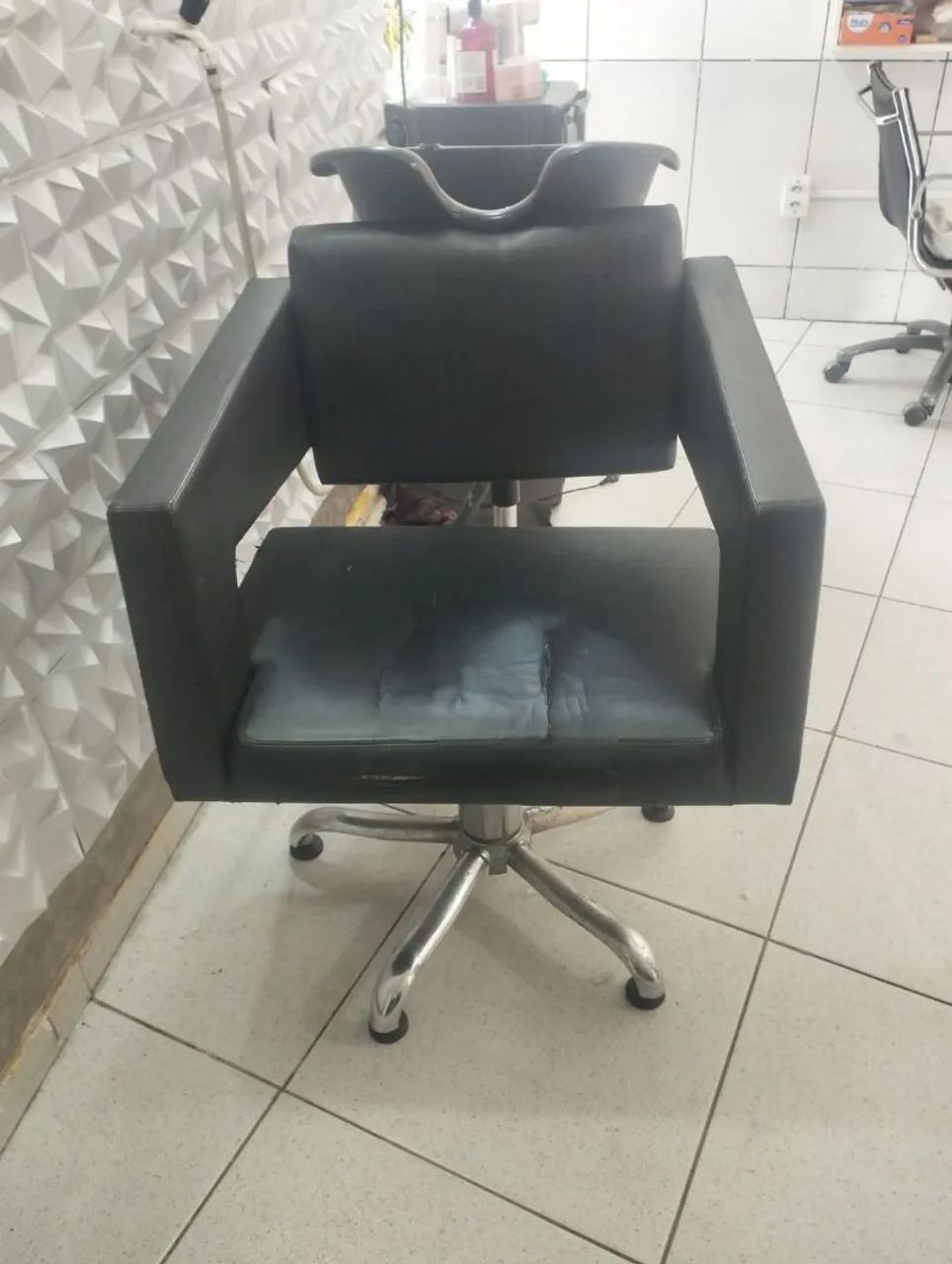 Selling white MDF beauty salon furniture: 2 countertops, 2 black chairs, countertop and pa