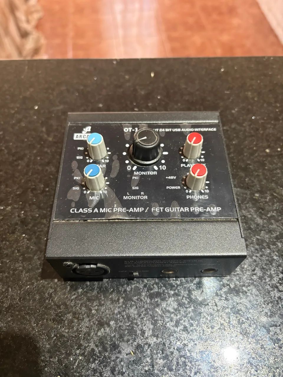 Interface de Áudio Arcano OT-1 (com ruídos)