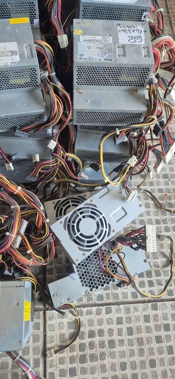 Lote 35 fontes Dell ATX com conector P4 no estado - Foto 4