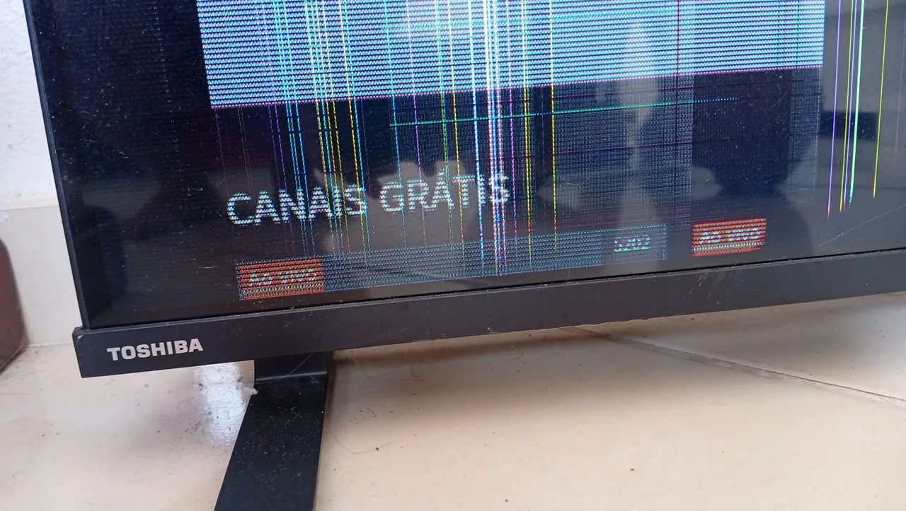 TV TOSHIBA SMART 32 COM DEFEITO