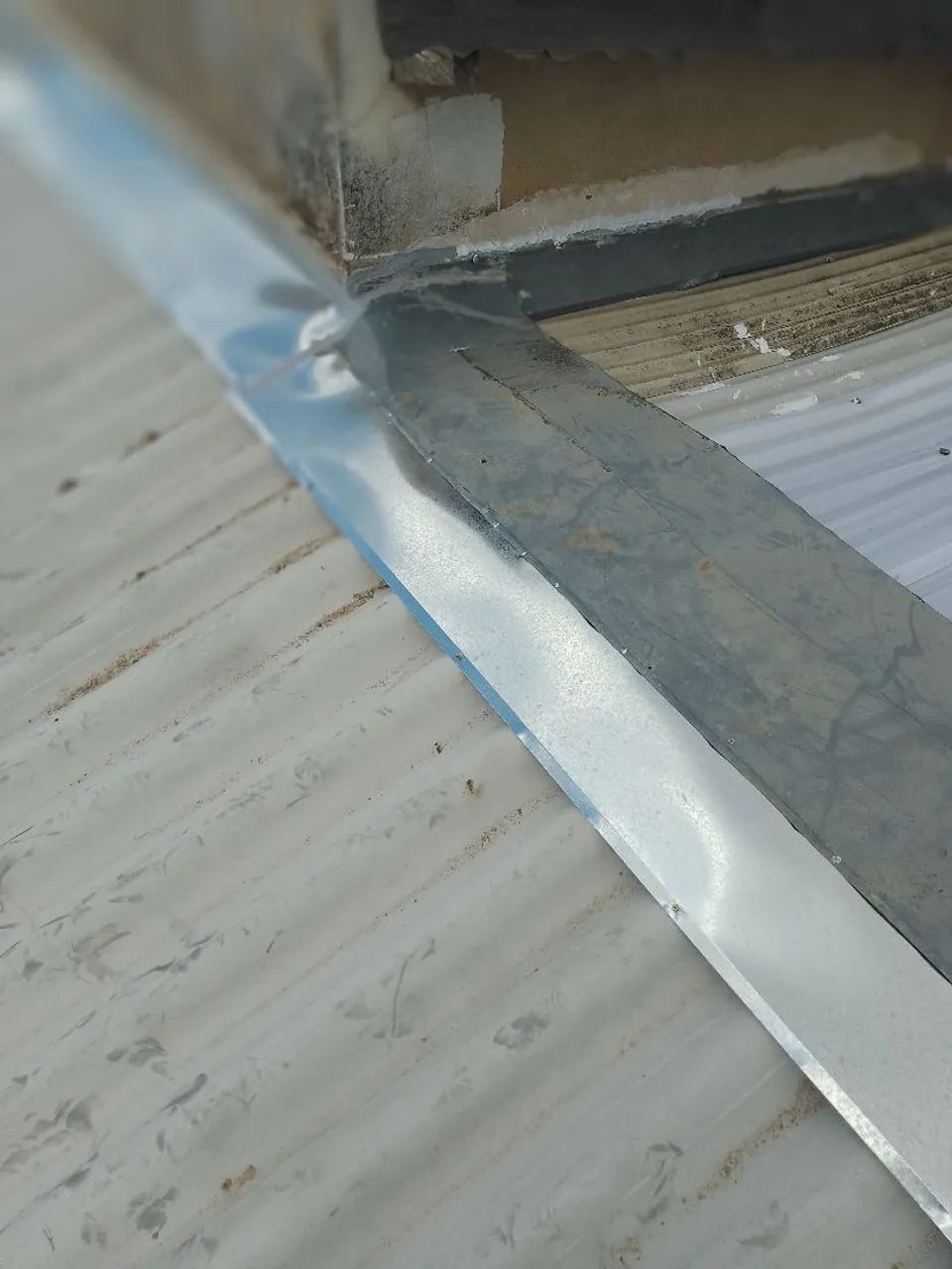 Calhas , rufos e condutores  - Foto 5