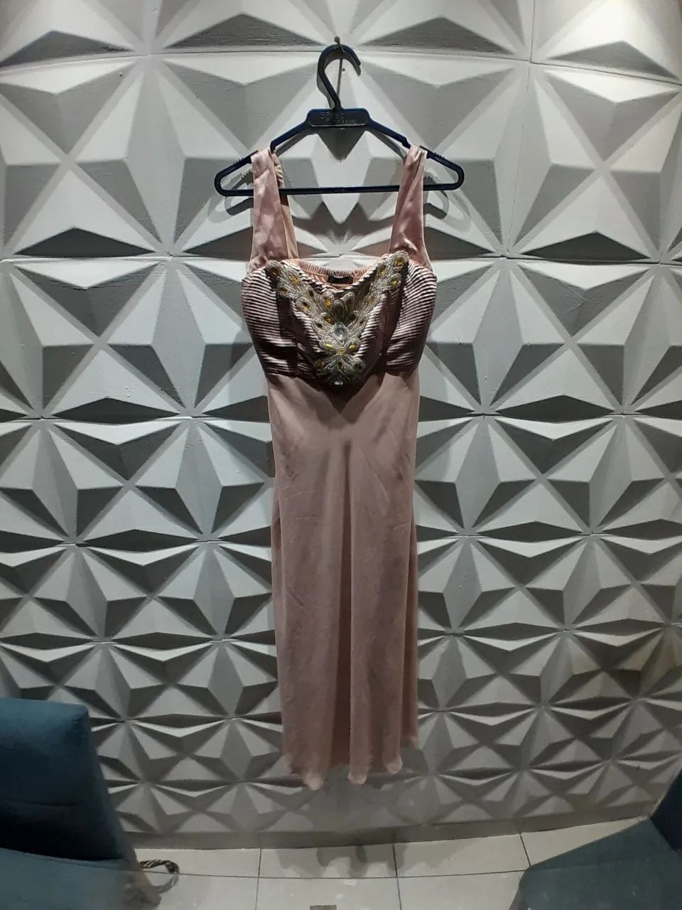 Elegante vestido rosa com joias  - Foto 2