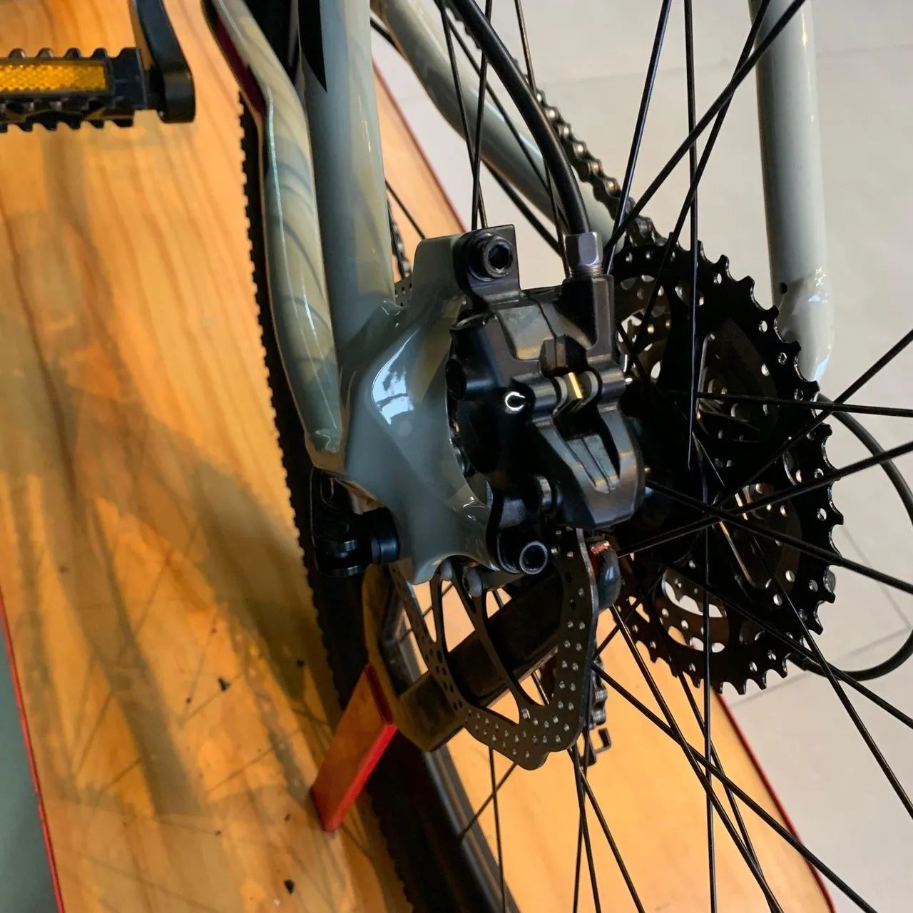 Bicicleta feminina freios hidráulicos  - Foto 4