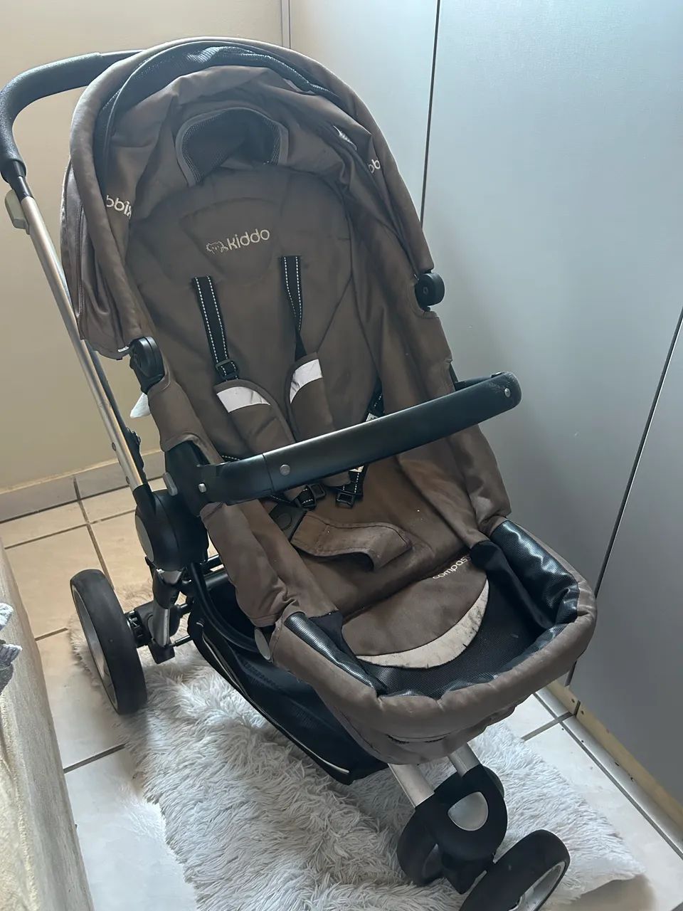Vendo carrinho de bebê kiddo