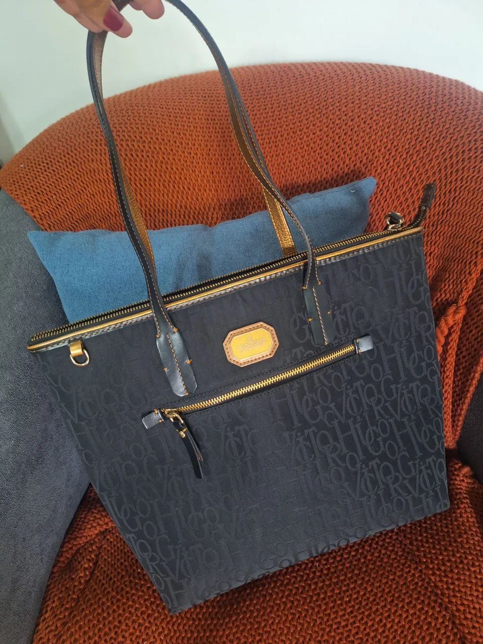 Bolsa Victor Hugo preta Jacquard - Foto 2