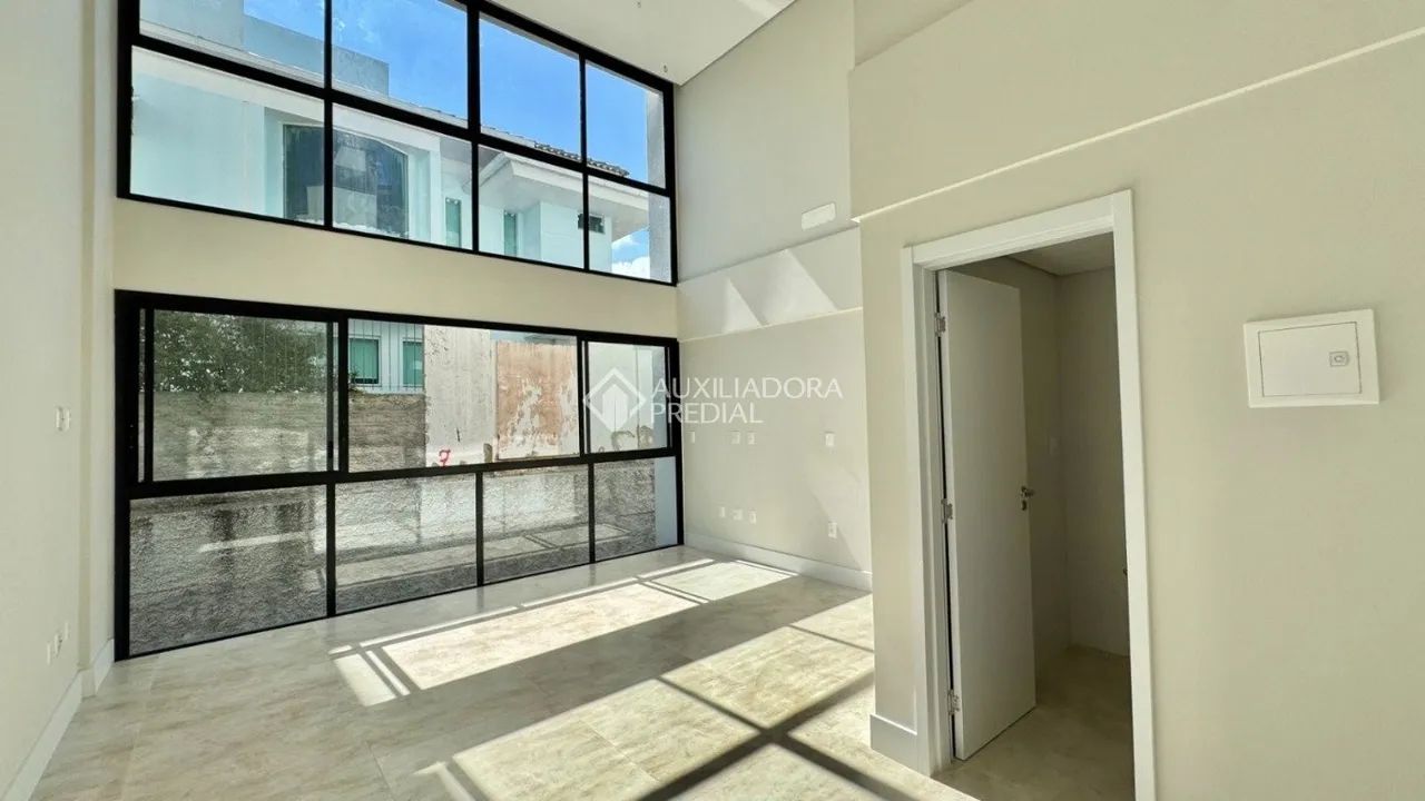 Loft duplex com 52m² e lazer completo em Cacupé